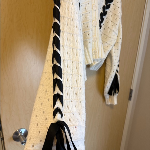 In-Loom Threaded Ribbon Knit Cardigan - Picture 3 of 6